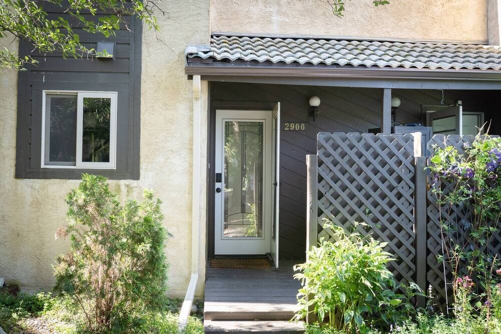 Photo of Outdoor in Glenwood Grove - North Iris