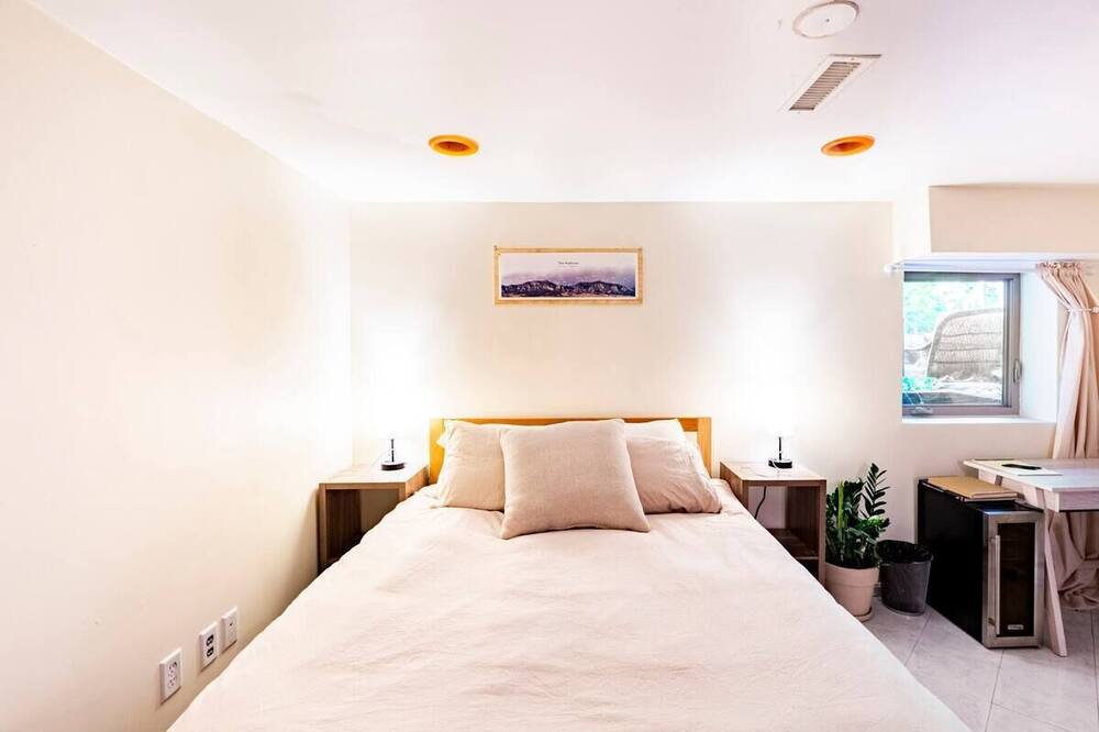 Photo of Bedroom in Glenwood Grove - North Iris