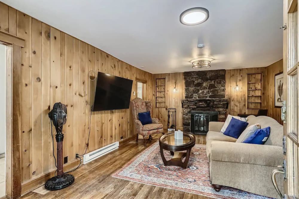 Photo of Livingroom in Idaho Springs
