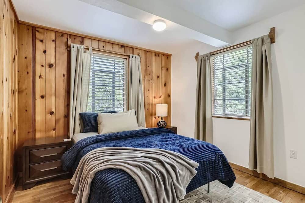 Photo of Bedroom in Idaho Springs