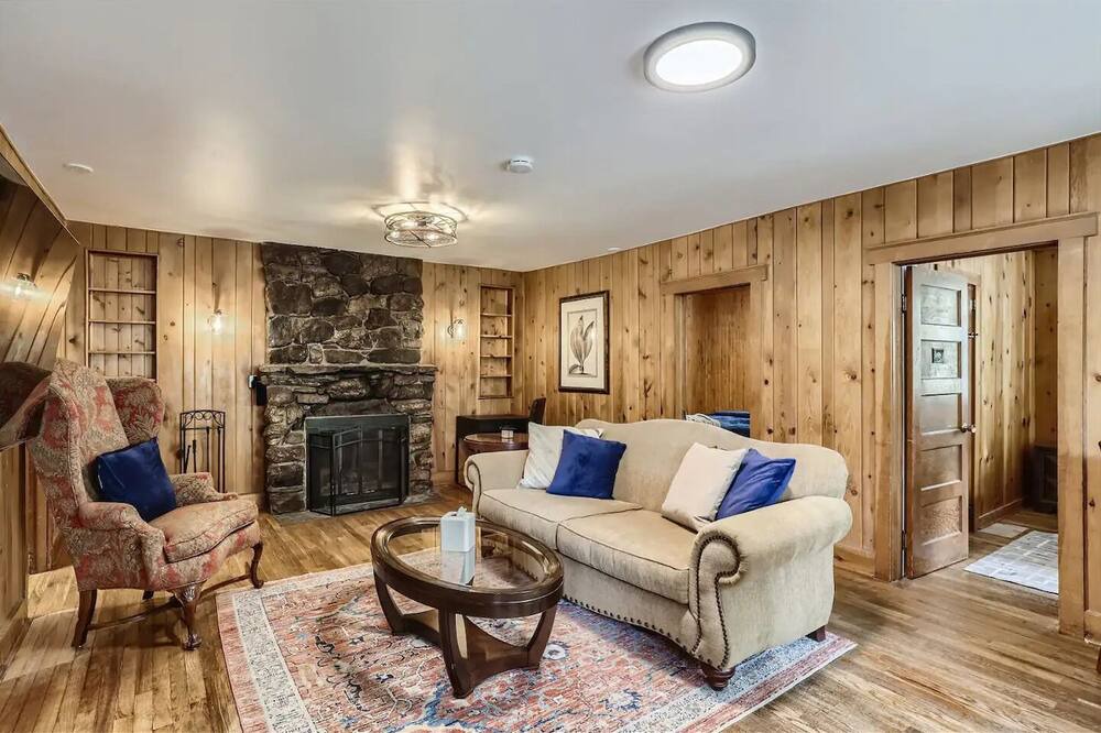 Photo of Livingroom in Idaho Springs