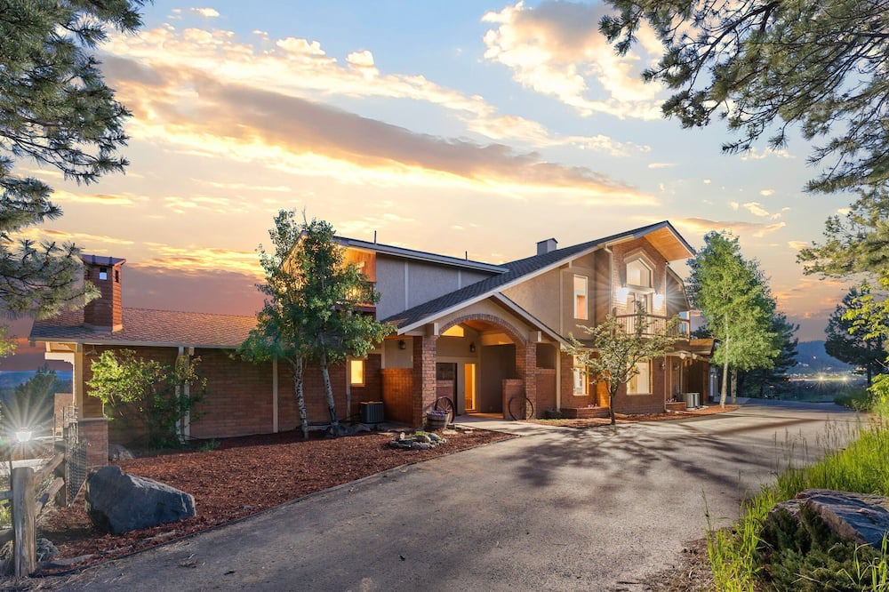 Photo of Outdoor in Golden