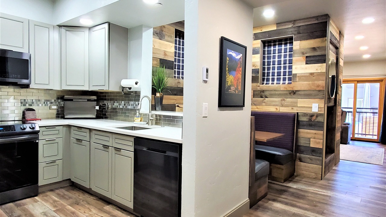 Photo of Kitchen in Peak 9