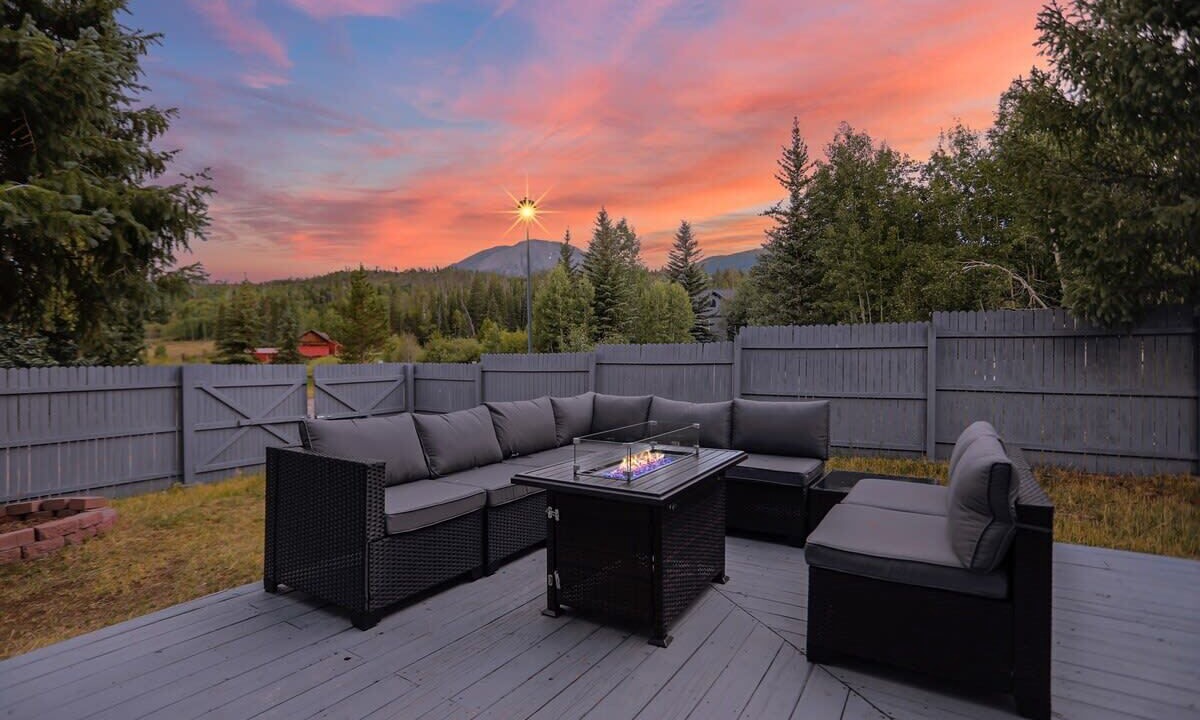 Photo of Outdoor in Willow Creek Highlands