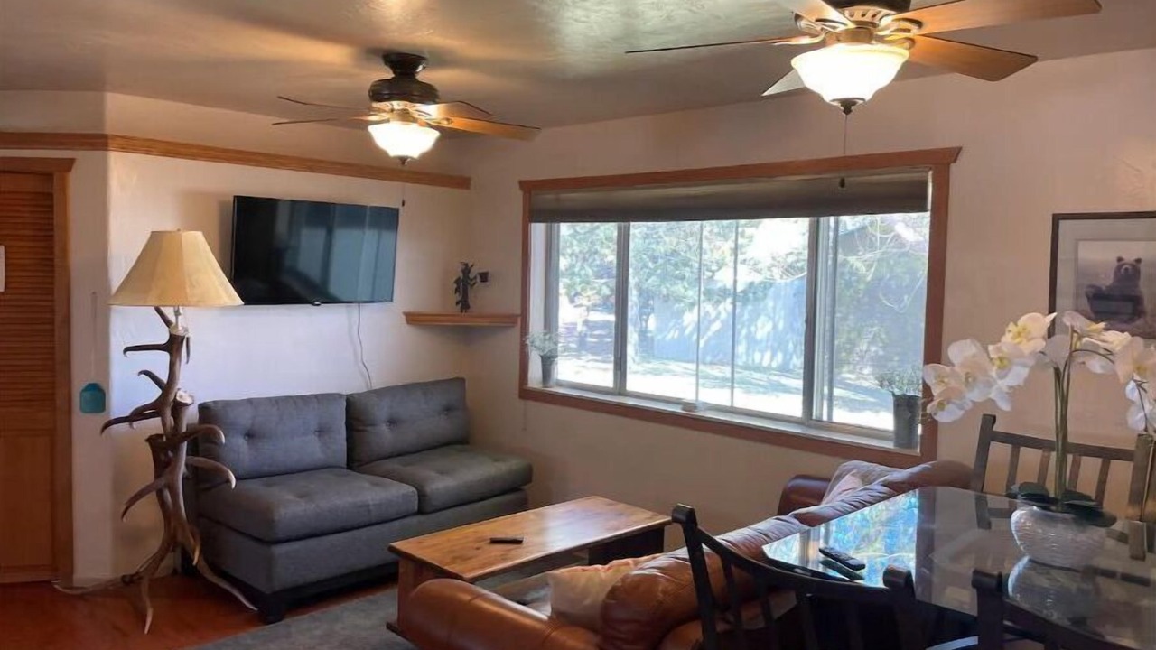 Photo of Livingroom in Trimble
