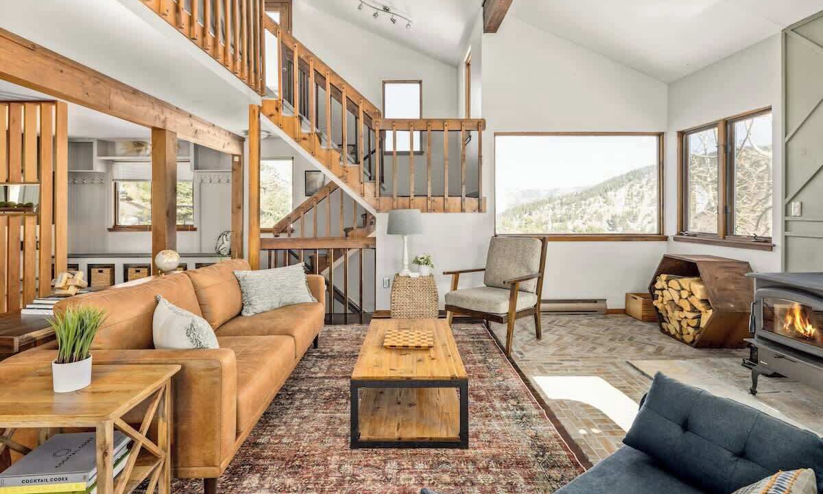 Photo of Livingroom in Evergreen