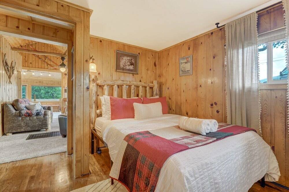 Photo of Bedroom in Woodland Park
