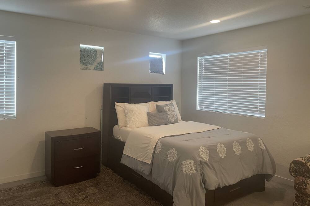 Photo of Bedroom in Green Valley Ranch