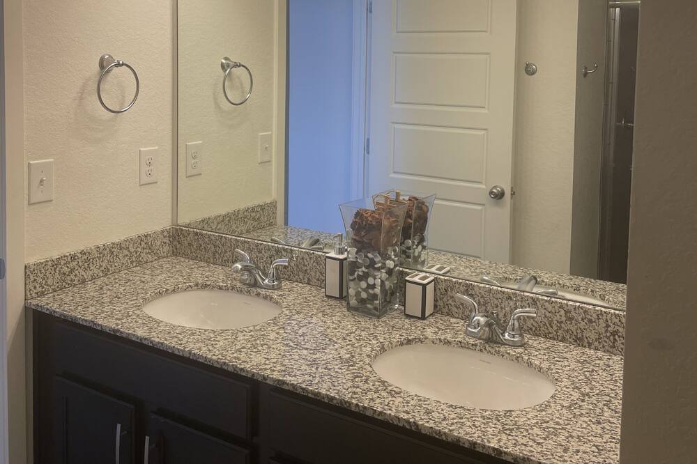 Photo of Bathroom in Green Valley Ranch