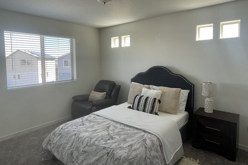 Photo of Bedroom in Green Valley Ranch
