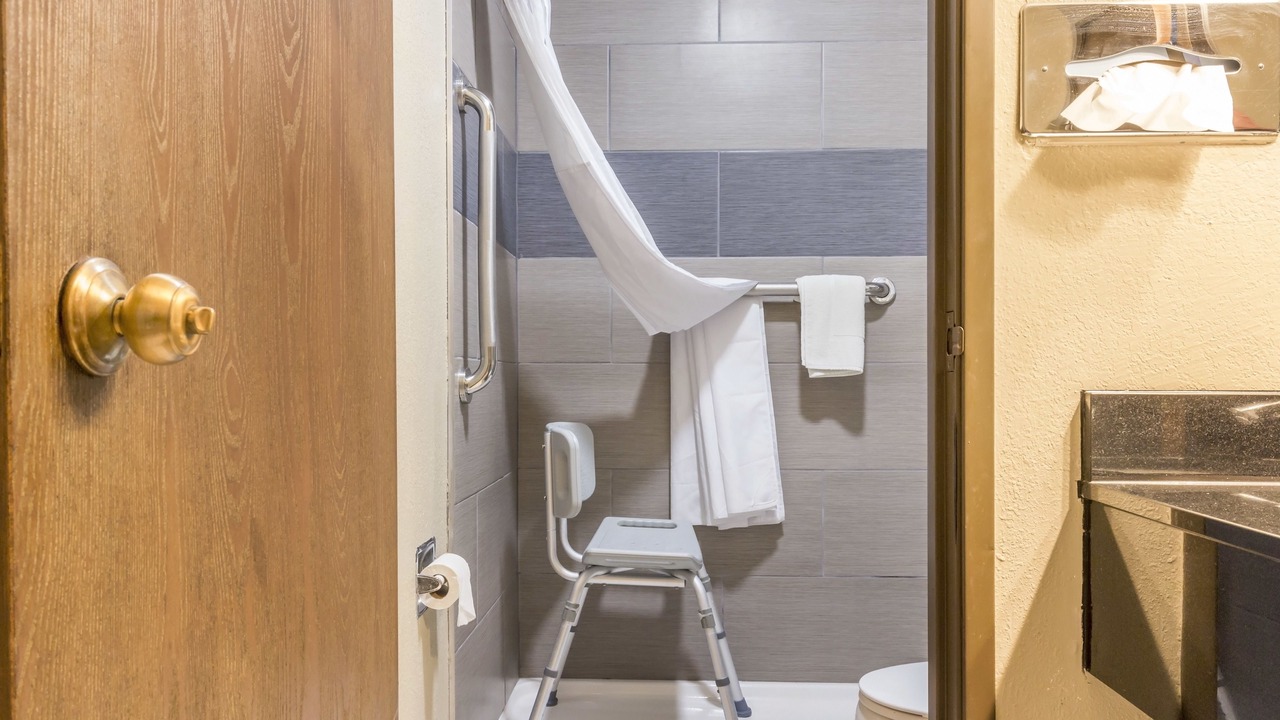 Photo of Bathroom in Lamar