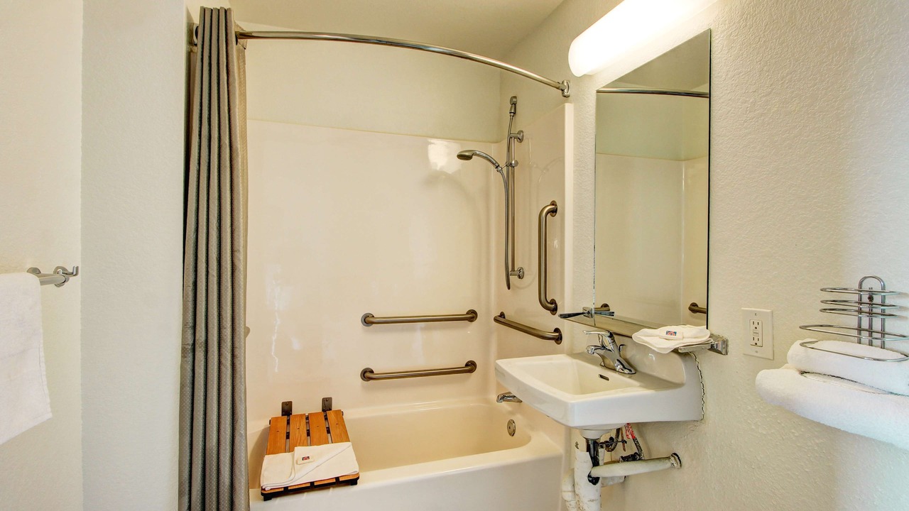 Photo of Bathroom in Dupont