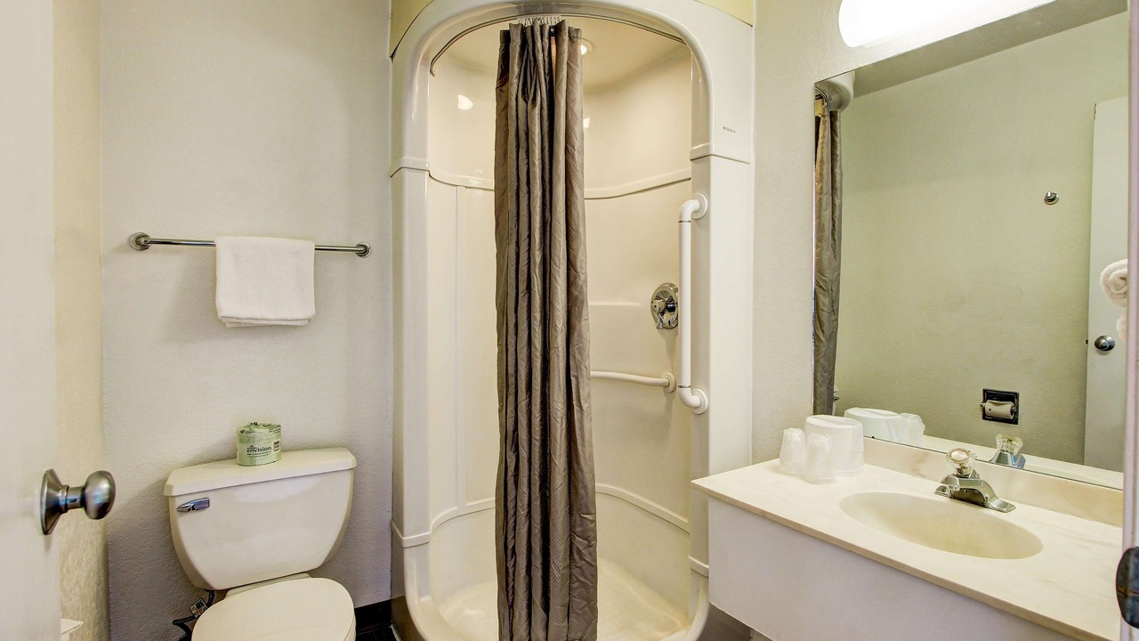 Photo of Bathroom in Dupont