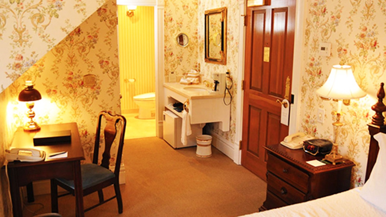 Photo of Bedroom in Manitou Springs Historic District