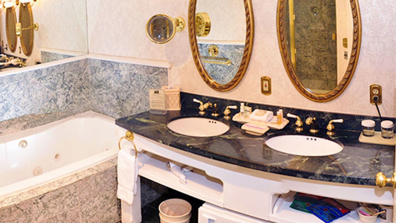 Photo of Bathroom in Manitou Springs Historic District