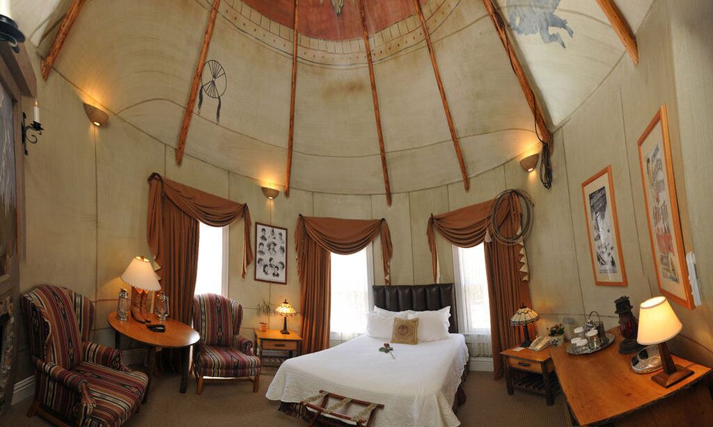 Photo of Bedroom in Manitou Springs Historic District