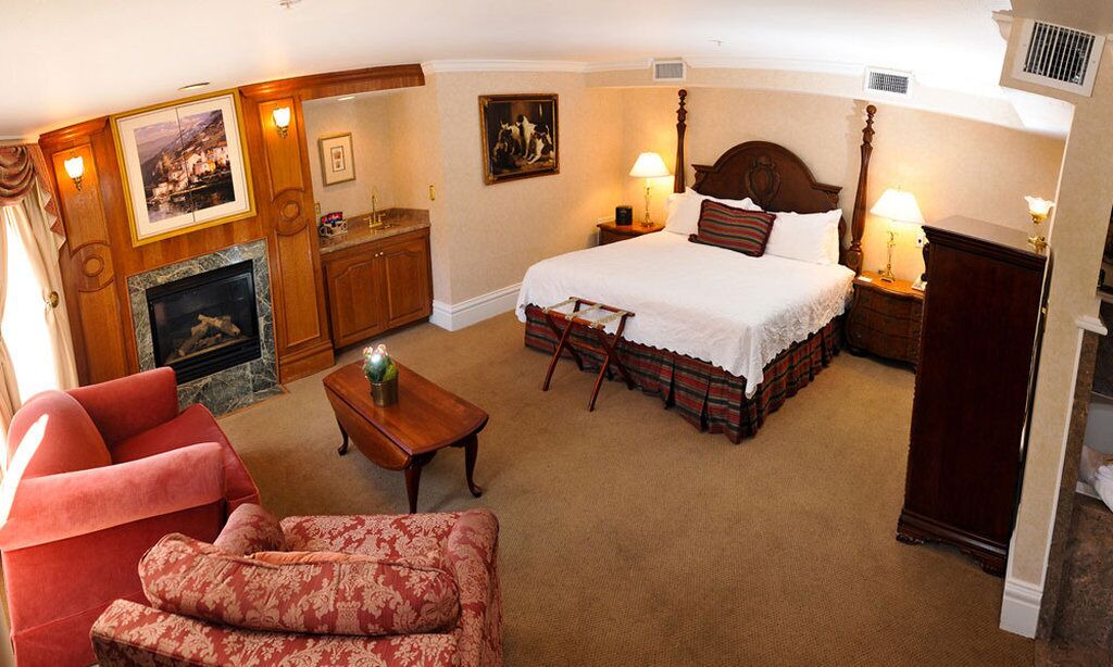 Photo of Bedroom in Manitou Springs Historic District