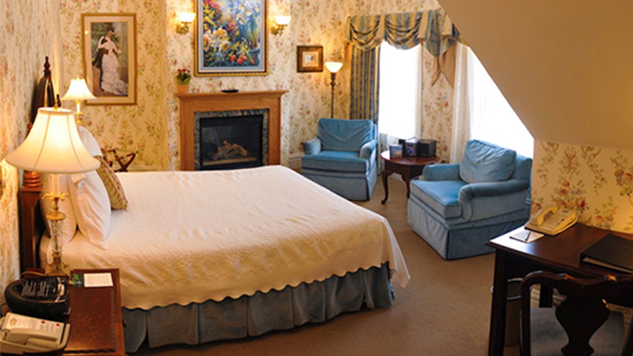 Photo of Bedroom in Manitou Springs Historic District