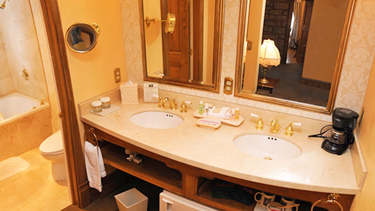 Photo of Bathroom in Manitou Springs Historic District