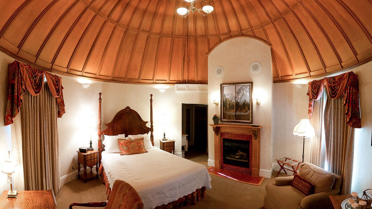 Photo of Bedroom in Manitou Springs Historic District