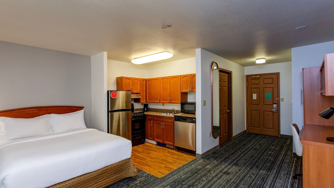 Photo of Bedroom in Ken Caryl