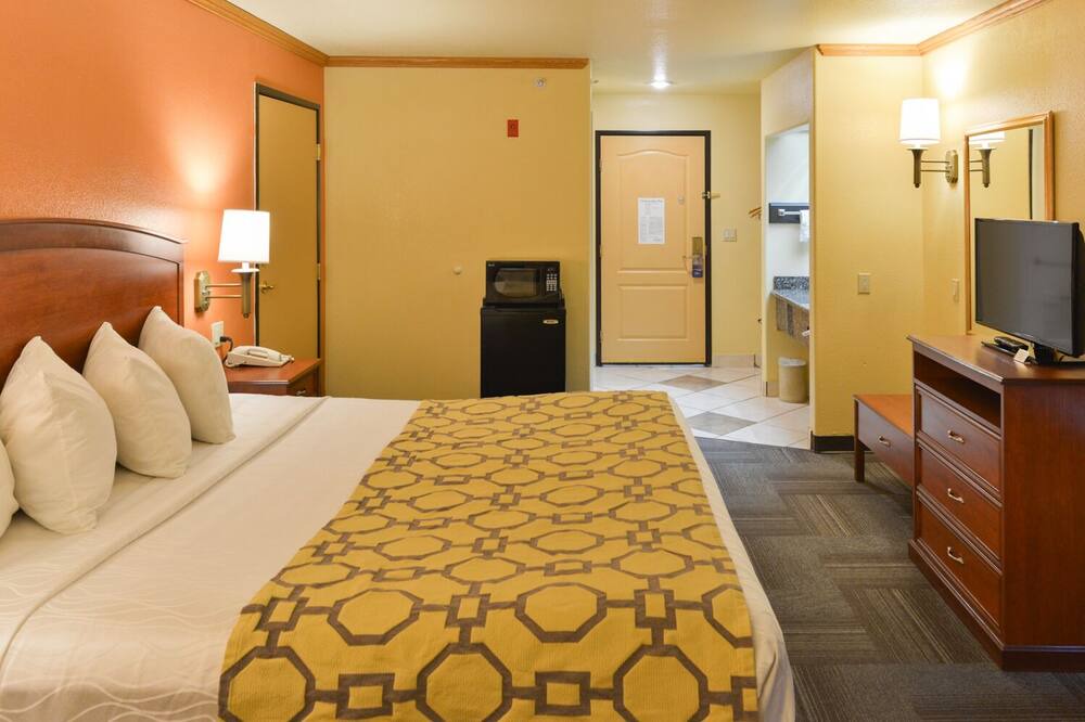 Photo of Bedroom in Northeast Colorado Springs
