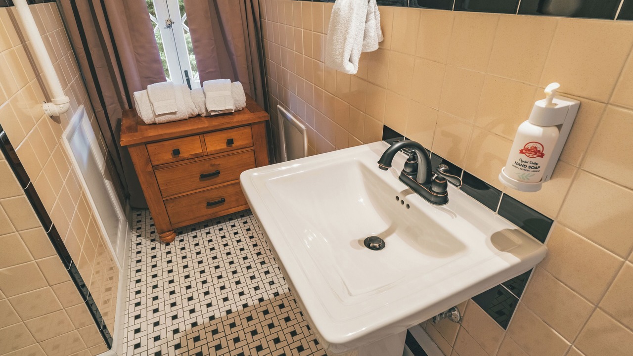 Photo of Bathroom in Redstone