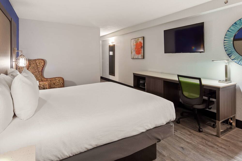 Photo of Bedroom in Northeast Park Hill