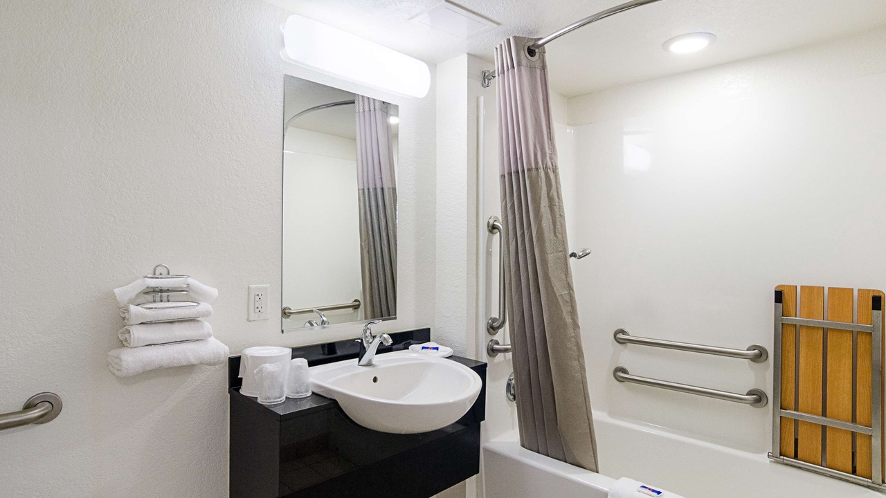 Photo of Bathroom in Regis