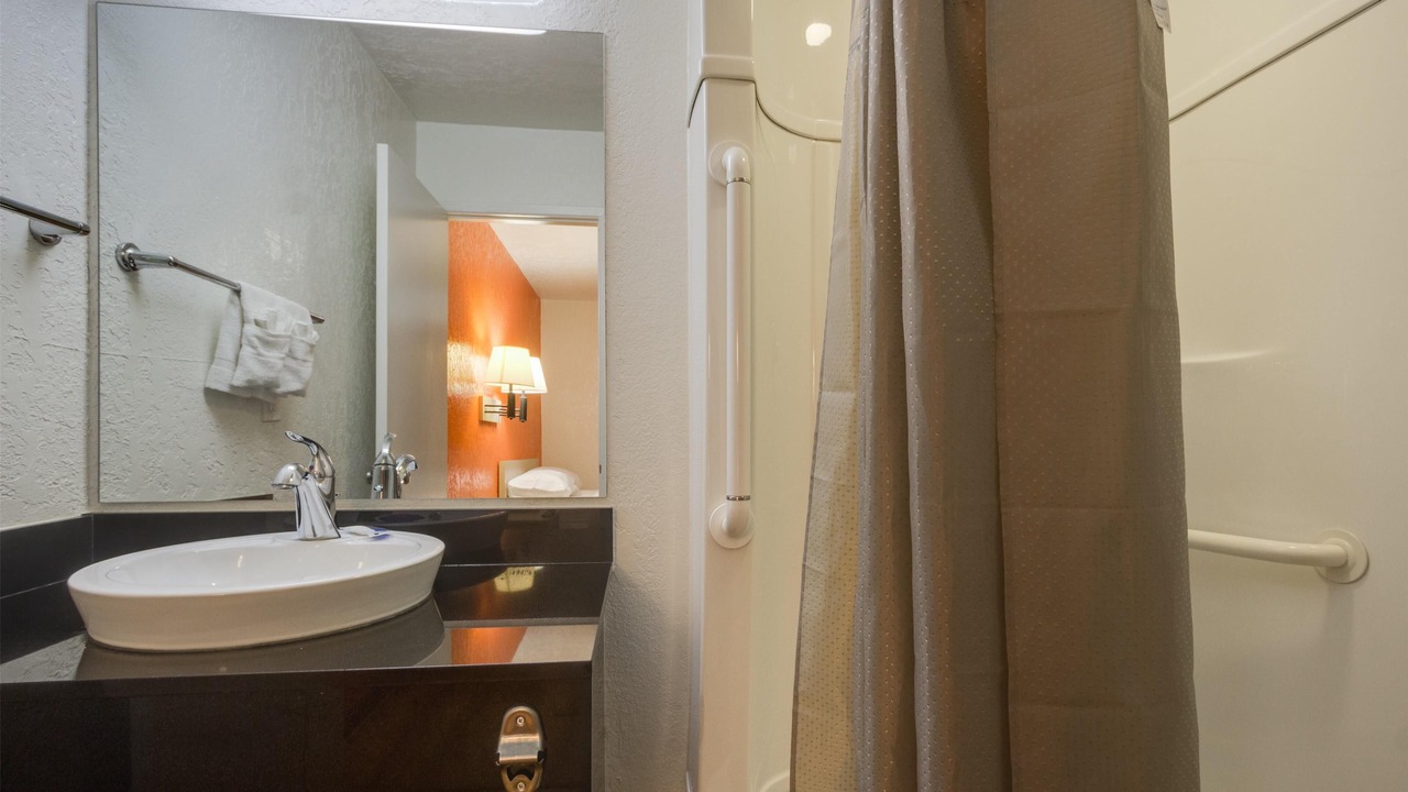 Photo of Bathroom in North Alameda