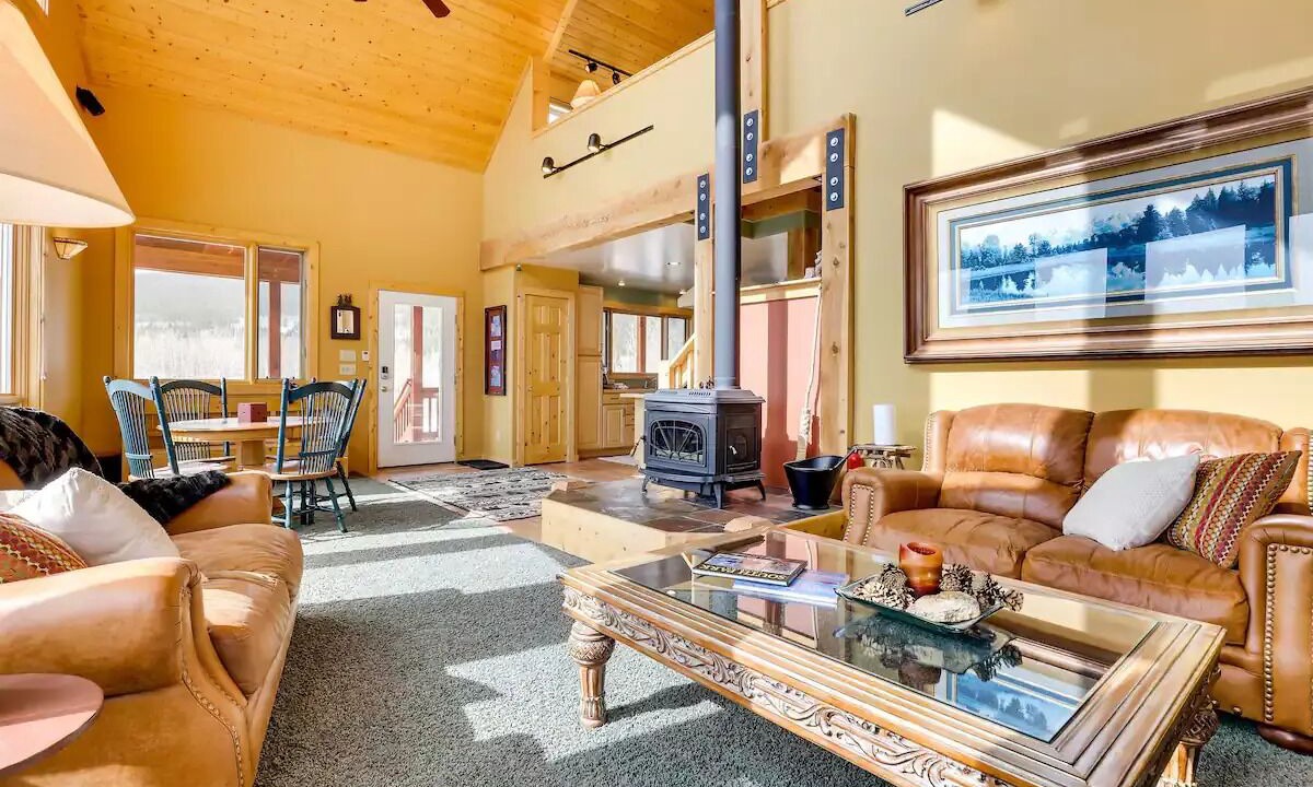 Photo of Livingroom in Warm Springs