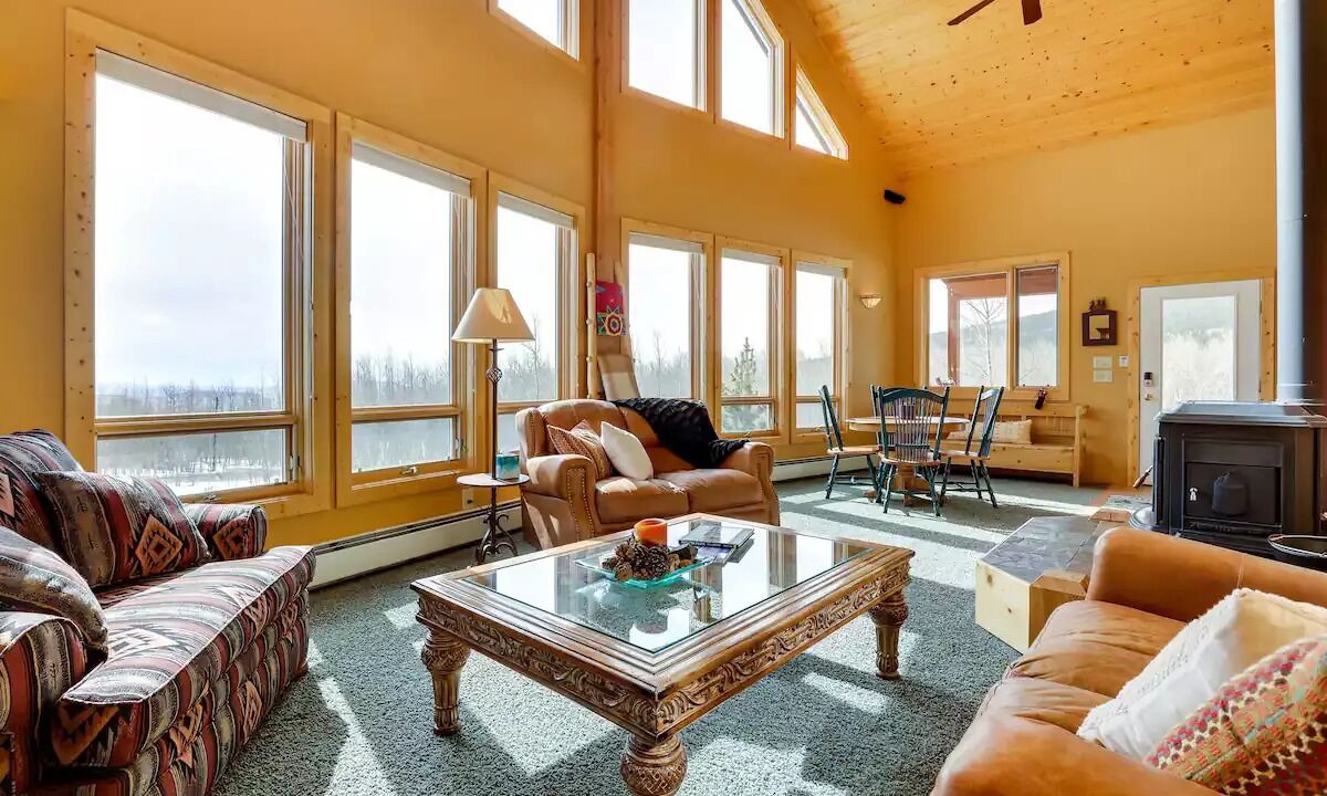Photo of Livingroom in Warm Springs