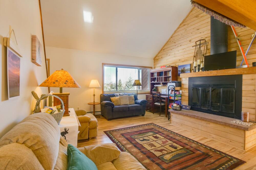 Photo of Bedroom in Summit Cove