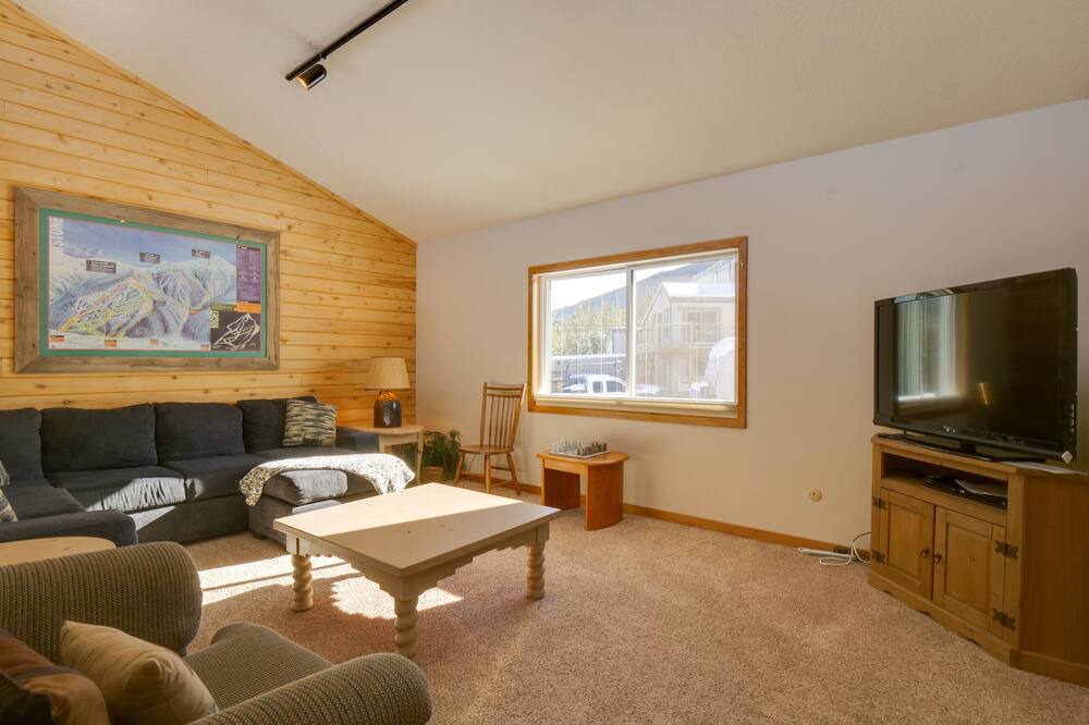 Photo of Bedroom in Summit Cove