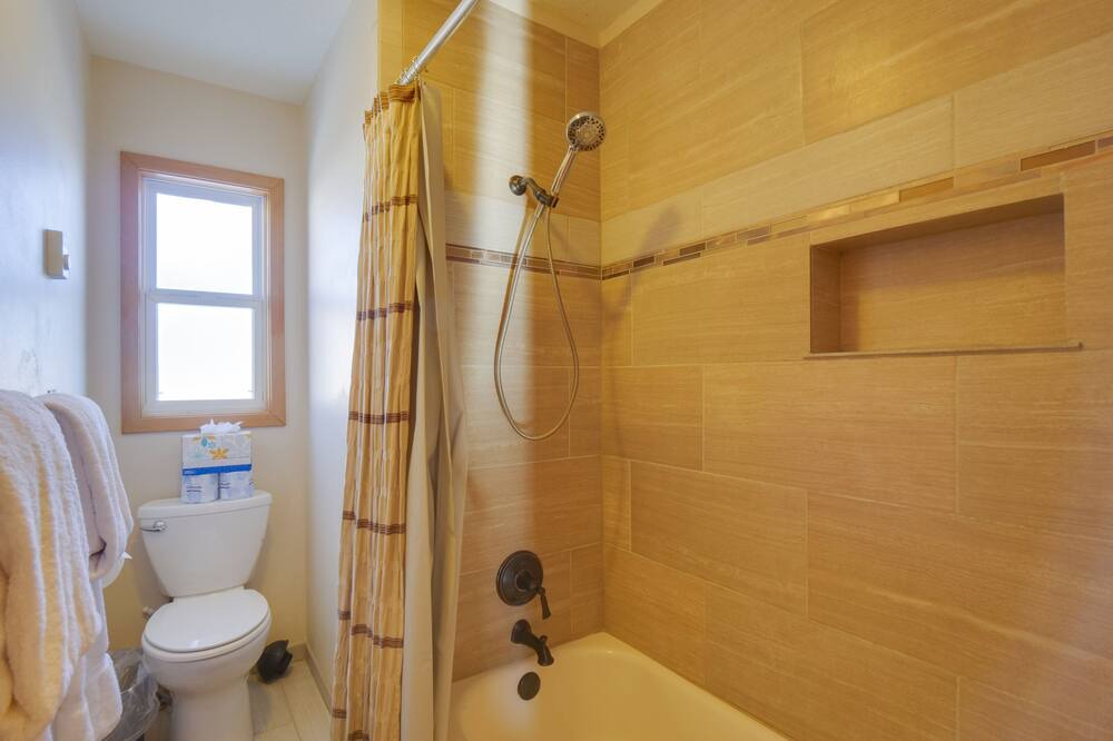 Photo of Bathroom in Summit Cove