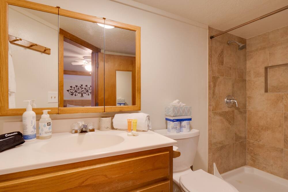 Photo of Bathroom in Summit Cove