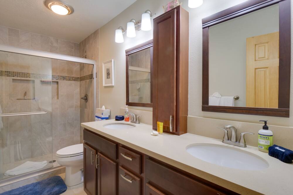 Photo of Bathroom in Summit Cove
