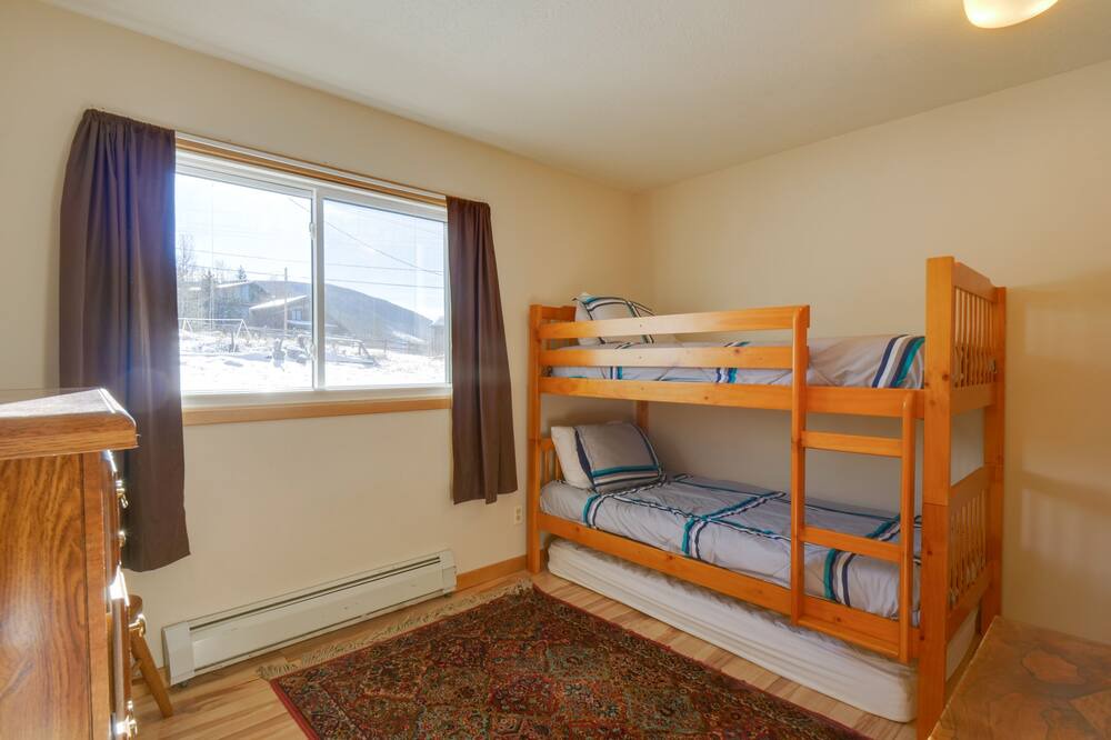 Photo of Bedroom in Summit Cove