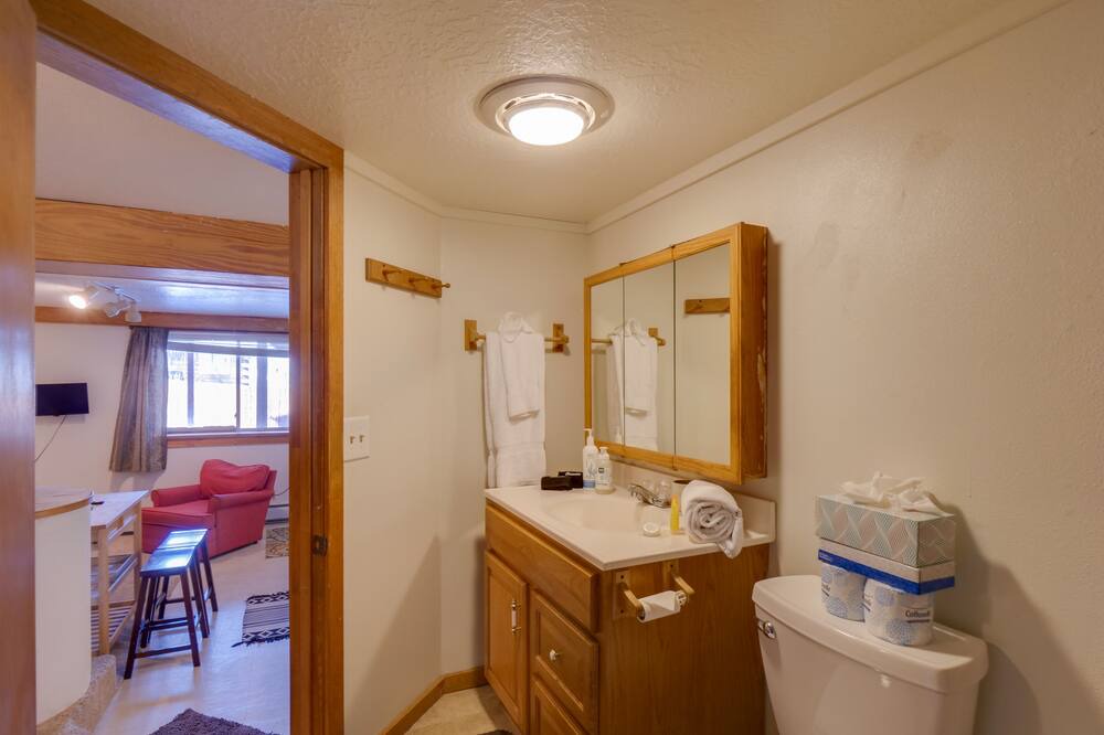 Photo of Bathroom in Summit Cove