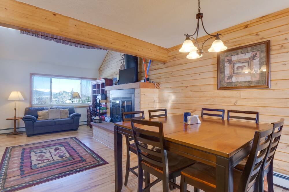 Photo of Livingroom in Summit Cove