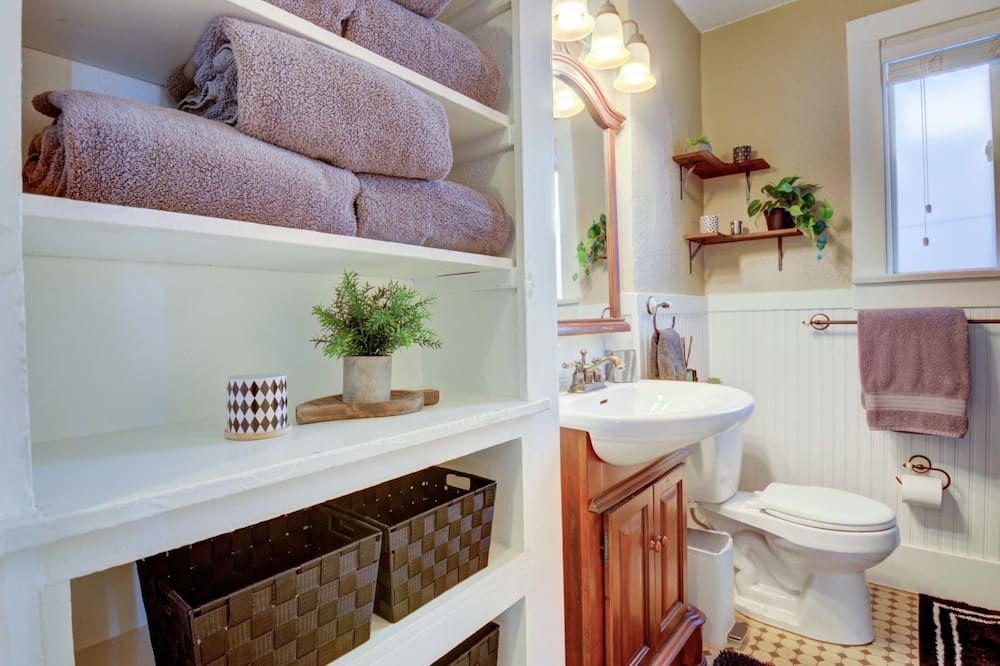 Photo of Bathroom in Curtis Park