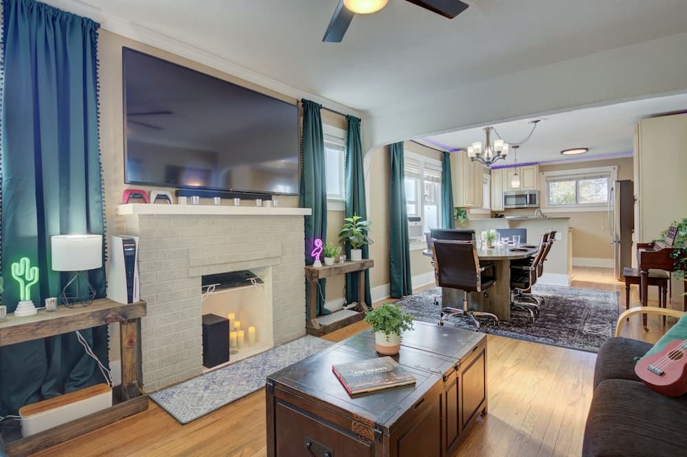 Photo of Livingroom in Curtis Park