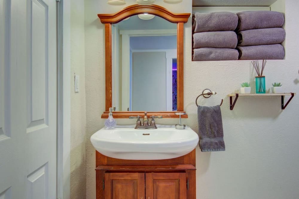 Photo of Bathroom in Curtis Park