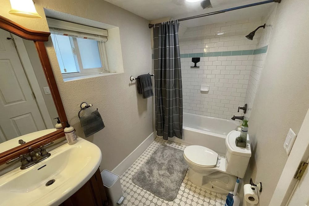Photo of Bathroom in Curtis Park