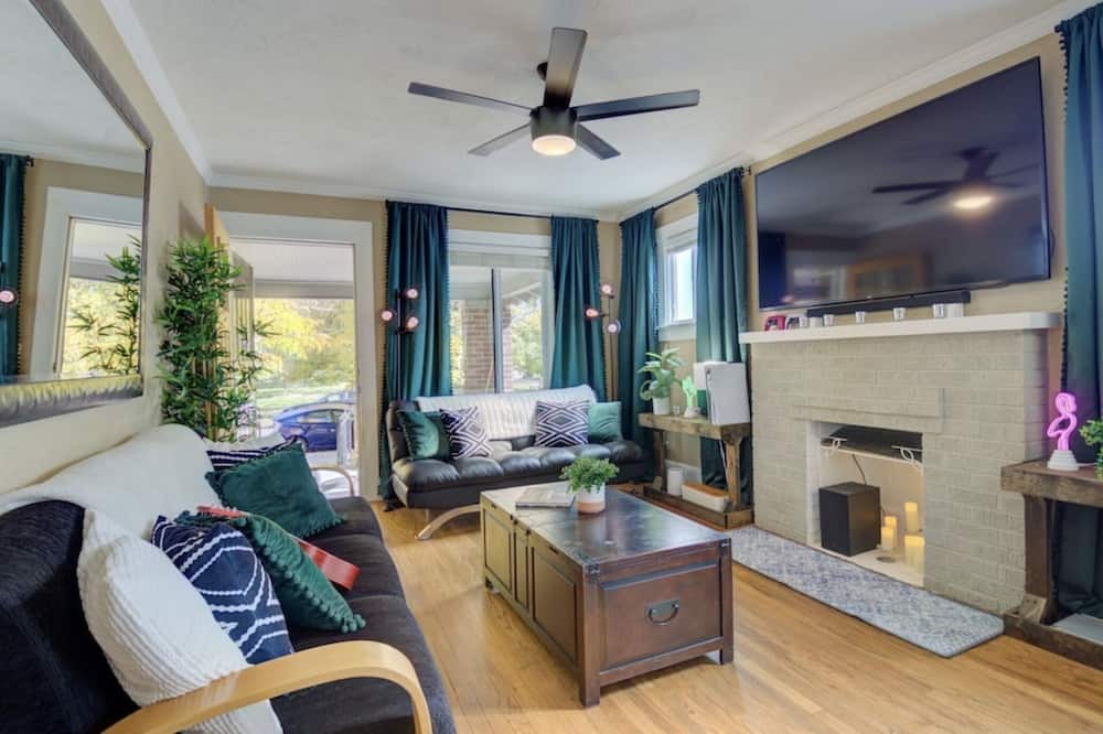 Photo of Livingroom in Curtis Park