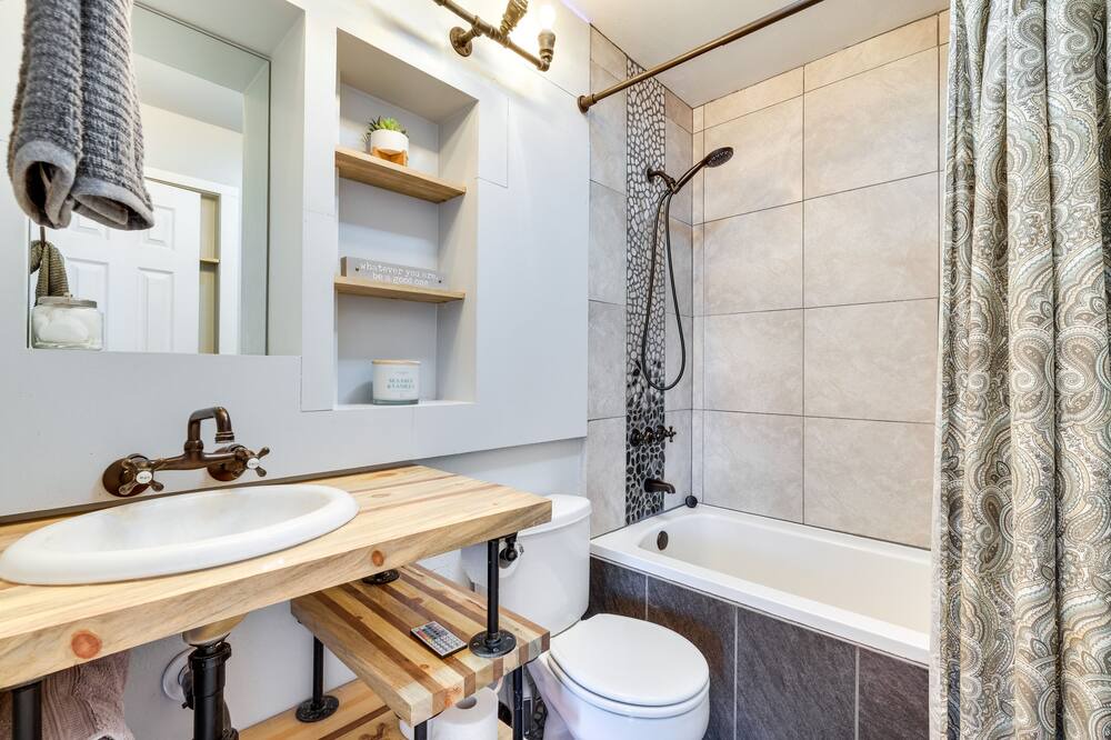 Photo of Bathroom in Troutman Park