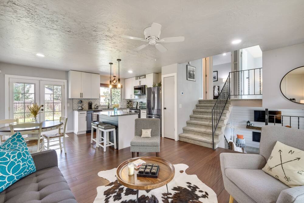 Photo of Livingroom in Troutman Park