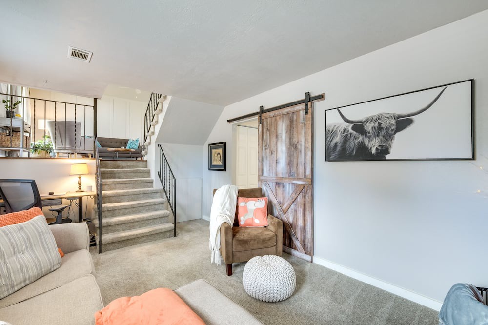 Photo of Livingroom in Troutman Park