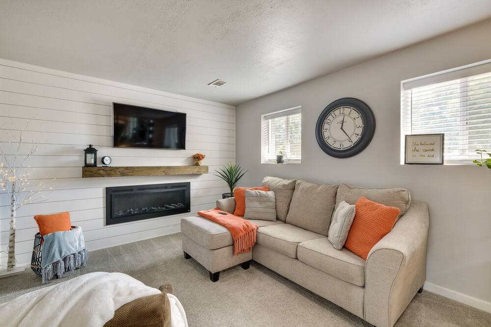 Photo of Livingroom in Troutman Park