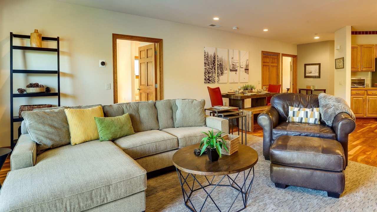 Photo of Livingroom in Edwards